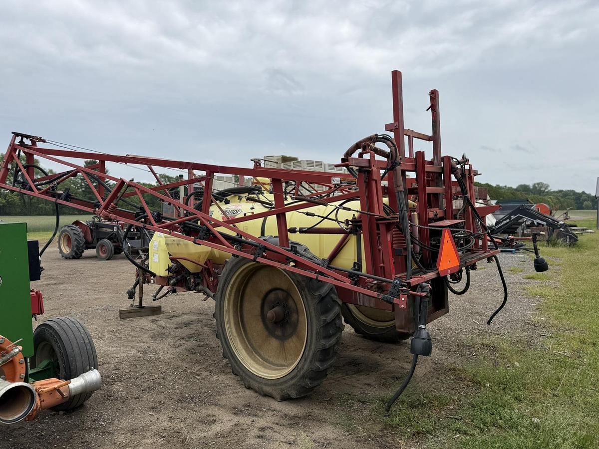 Used Hardi NAV550M Pull-Type Sprayer, 60', 550 Gallon, Eductor, Rise Tank