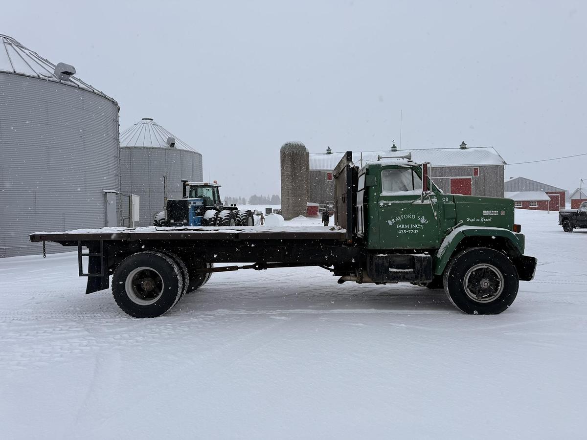 Used GMC Brigadier, 3028 Cat, Willmar Loadrunner 10