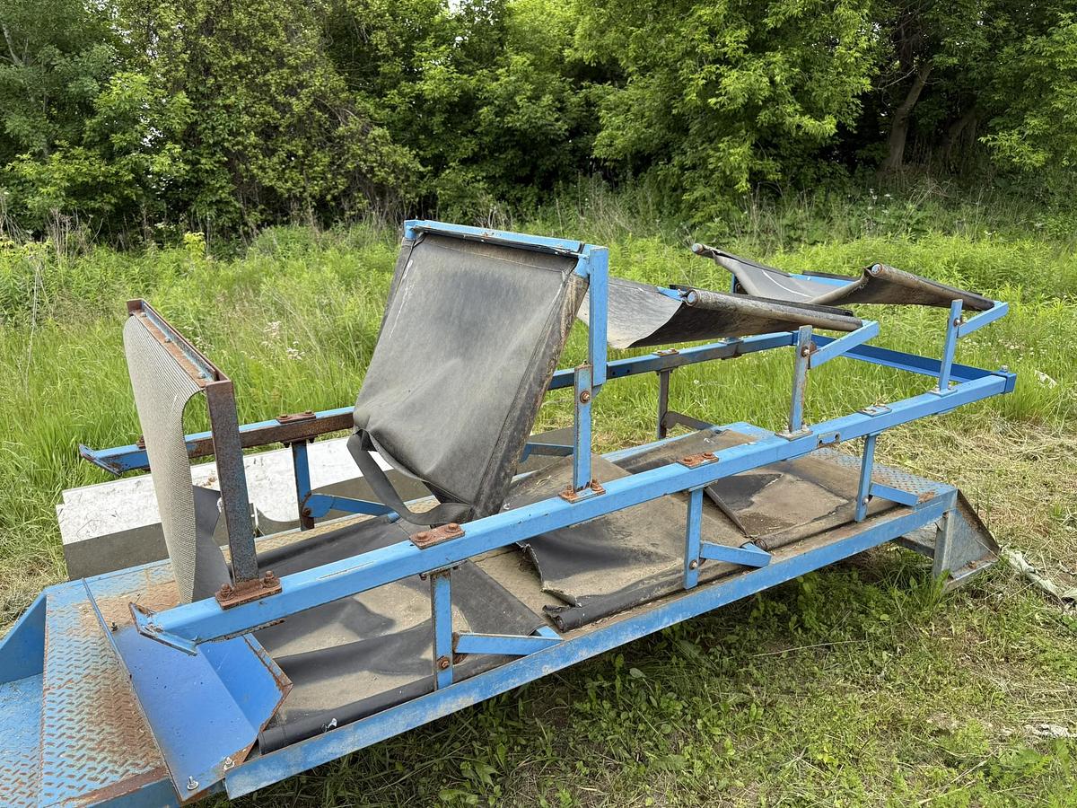 Used WBM 250 CWT (25 ton) Hopper Even Flow