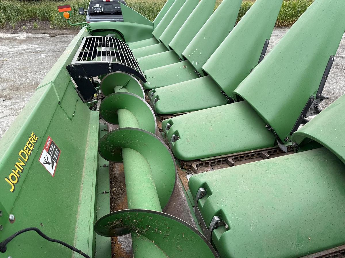 Used 2011 John Deere 608C Stalkmaster, Hyd. Deck Plate, HHS, Field Ready