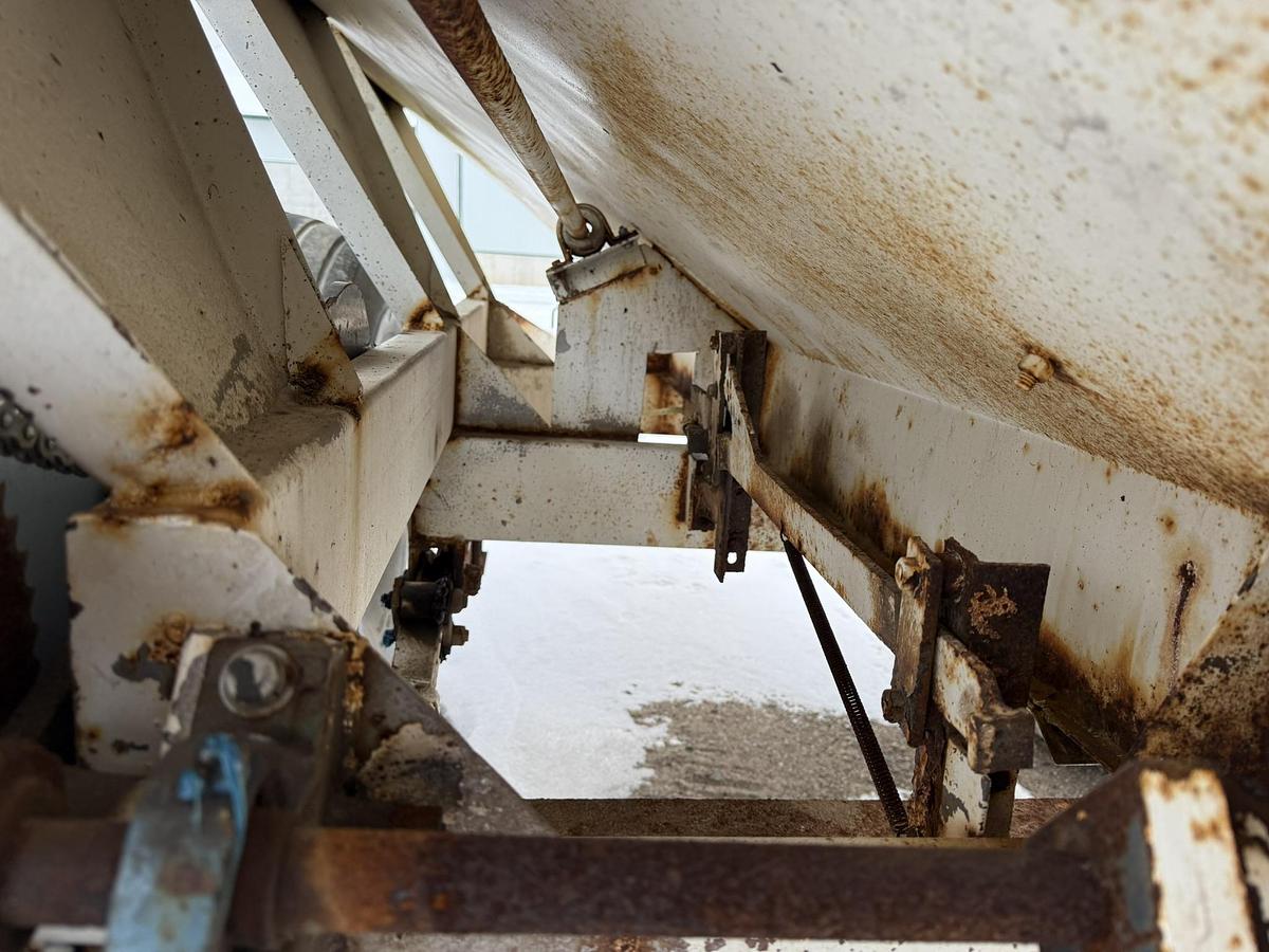 Used Willmar Super 800, 8 ton, Float Tires, Stainless Hopper