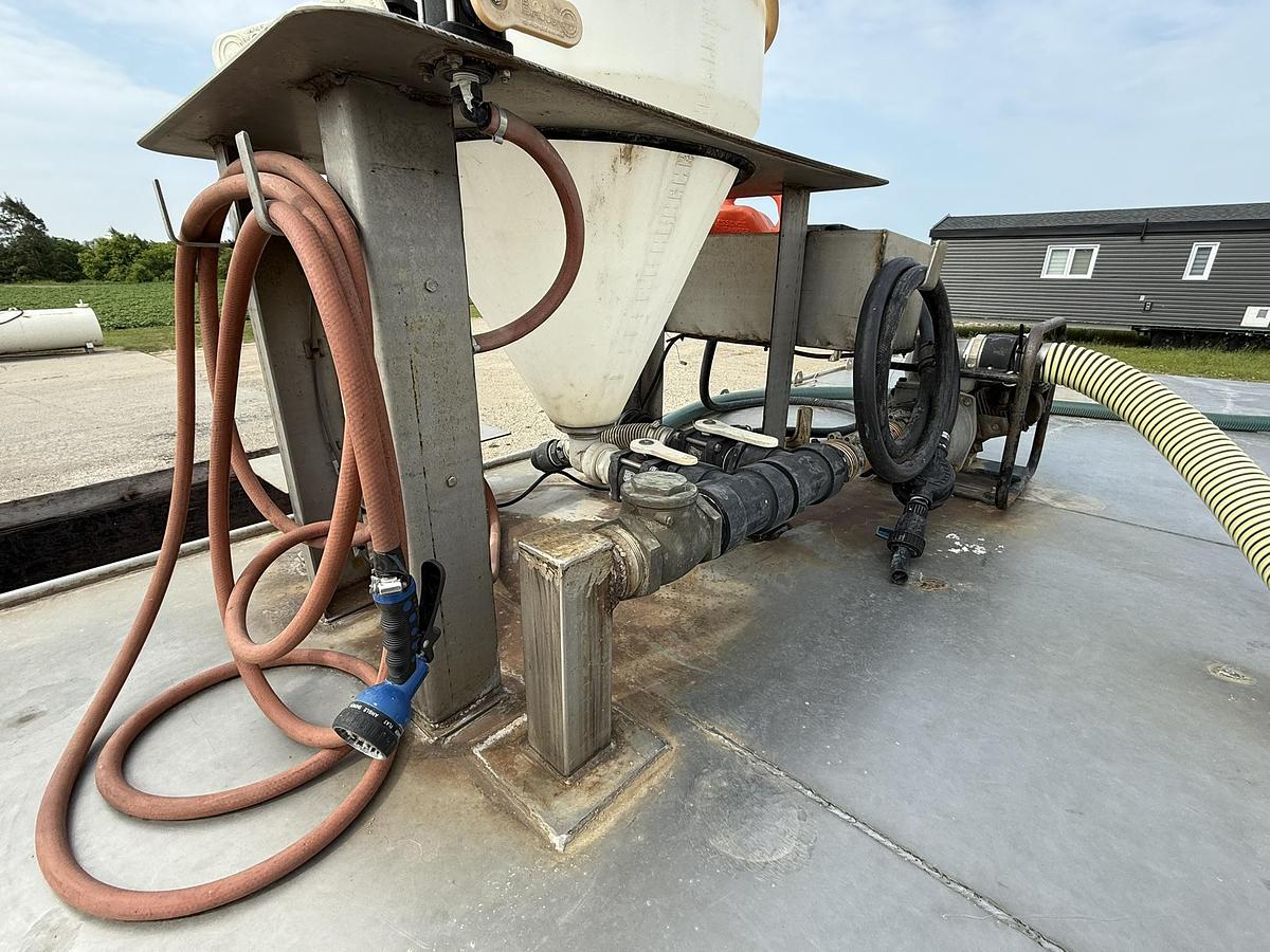 Used 1988 Western Star Stainless 3000 Gallon Water Truck, 400 Cummins, Eaton 15 SPD