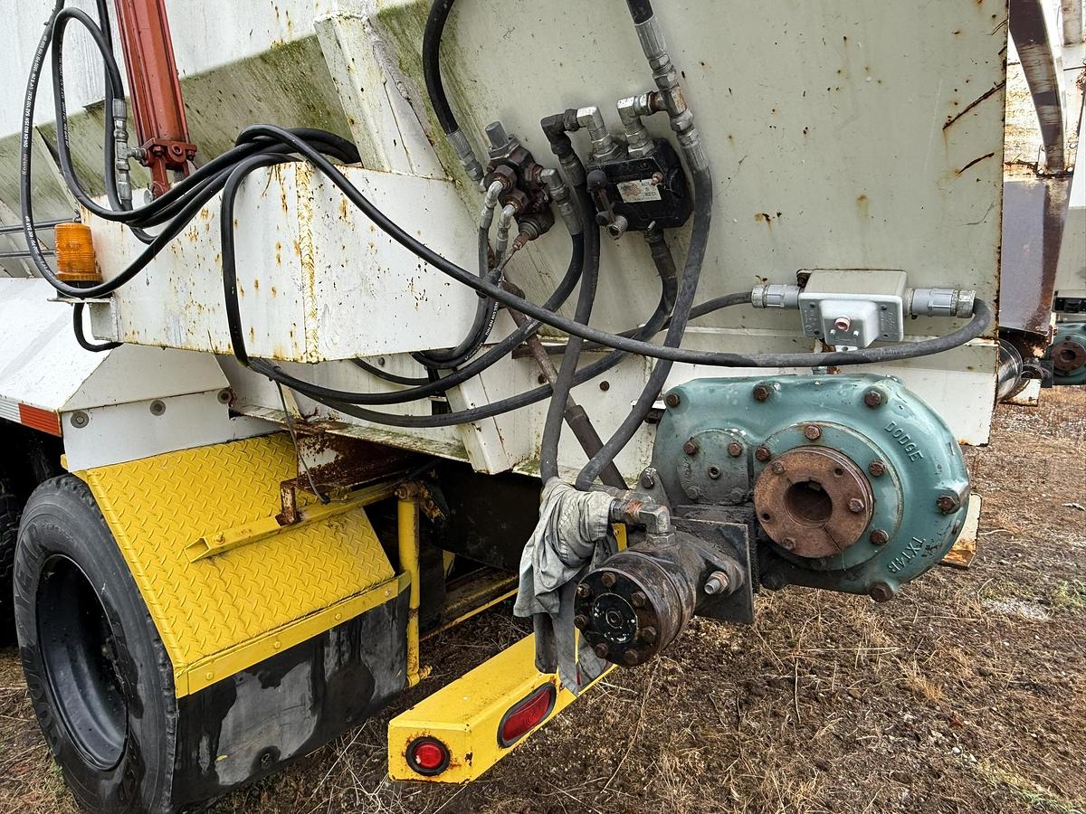 Used Western Star Cat 3406 8LL Eaton Alliston Machinery 24' Bulk Box