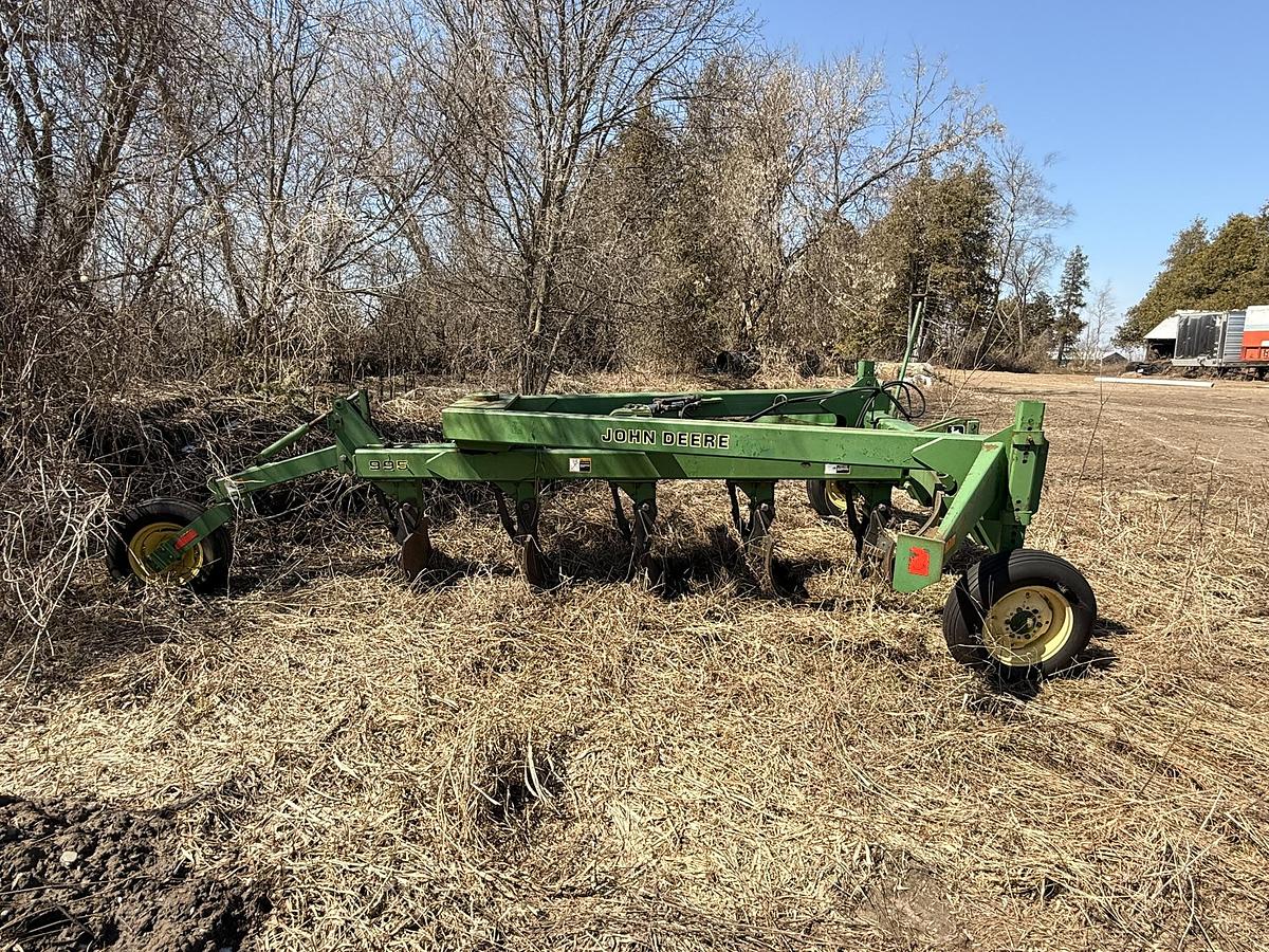 Used John Deere 995 5 Furrow Plow