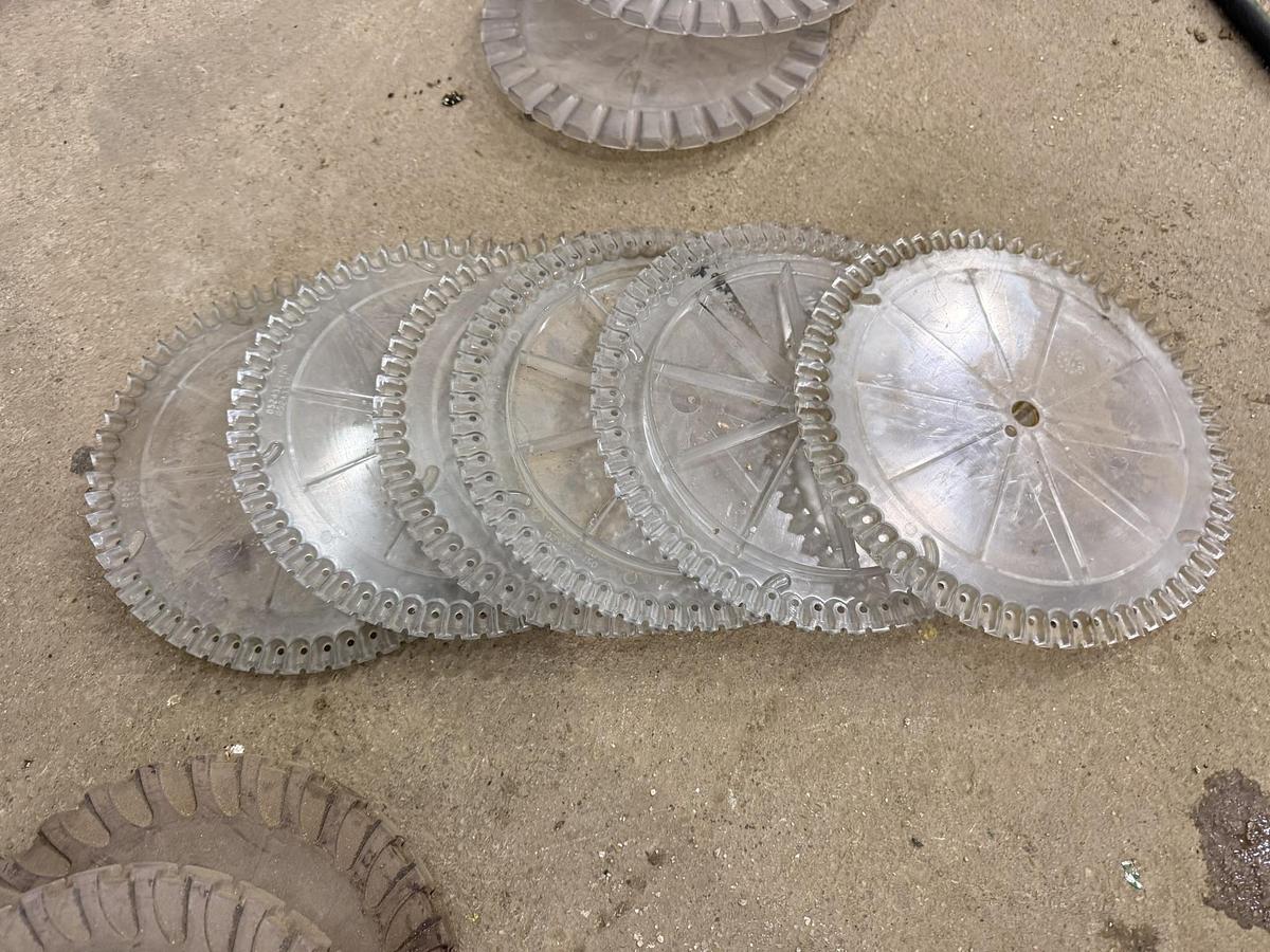 Used 2005 White 8106