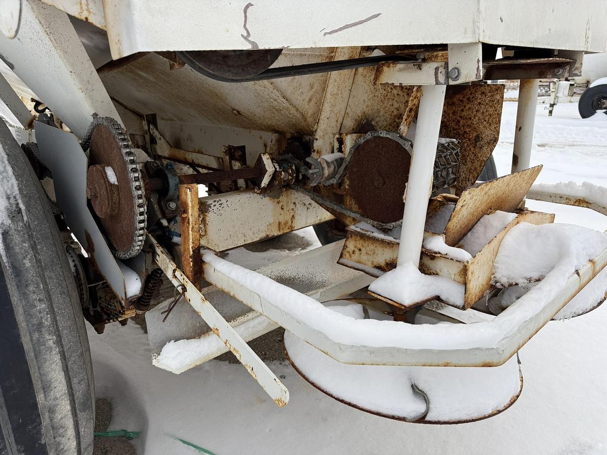 Used Willmar Super 800, 8 ton, Float Tires, Stainless Hopper