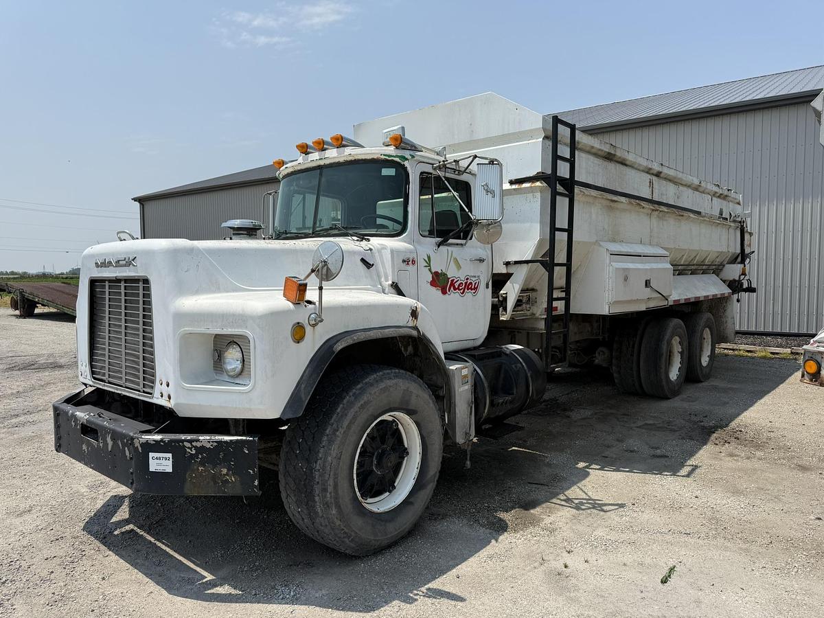 Used 1999 Mack Potato Bulk Box On Mack Truck