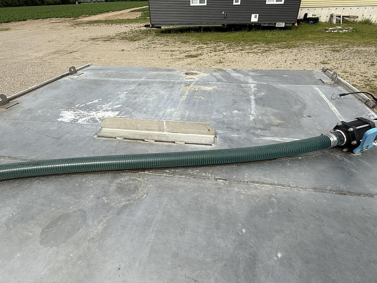 Used 1988 Western Star Stainless 3000 Gallon Water Truck, 400 Cummins, Eaton 15 SPD