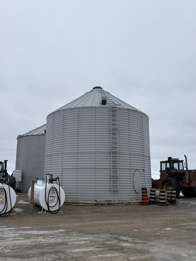 Used 2 Graneries For Sale, Vented Floors, Sweep Auger