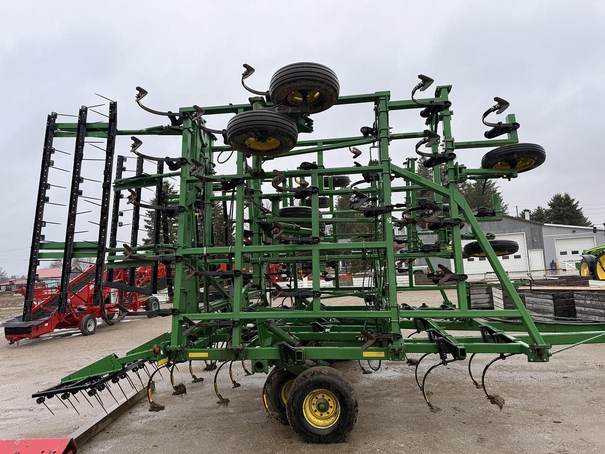 Used John Deere 985 49'5" 5 Section Cultivator