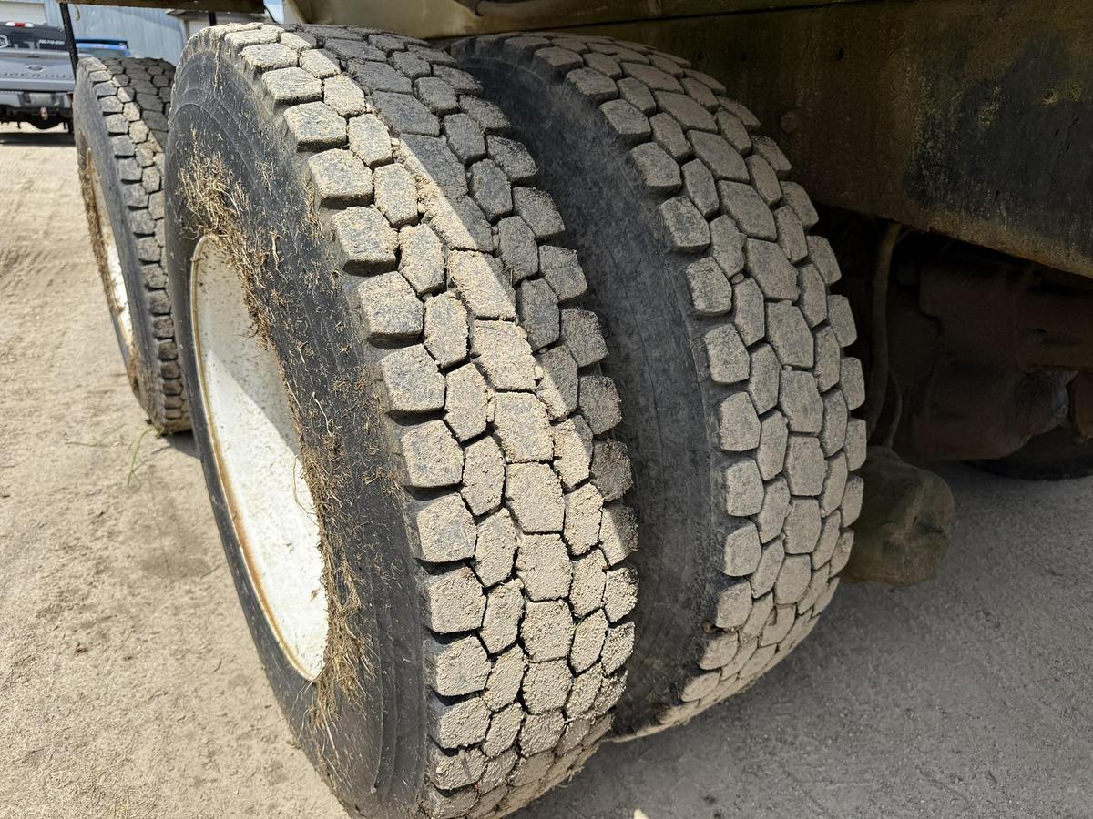 Used 1995 International Adam's 16 Ton Side Shooter Tender Box