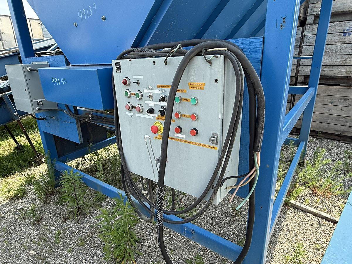 Used WBM 250 CWT (25 ton) Hopper Even Flow