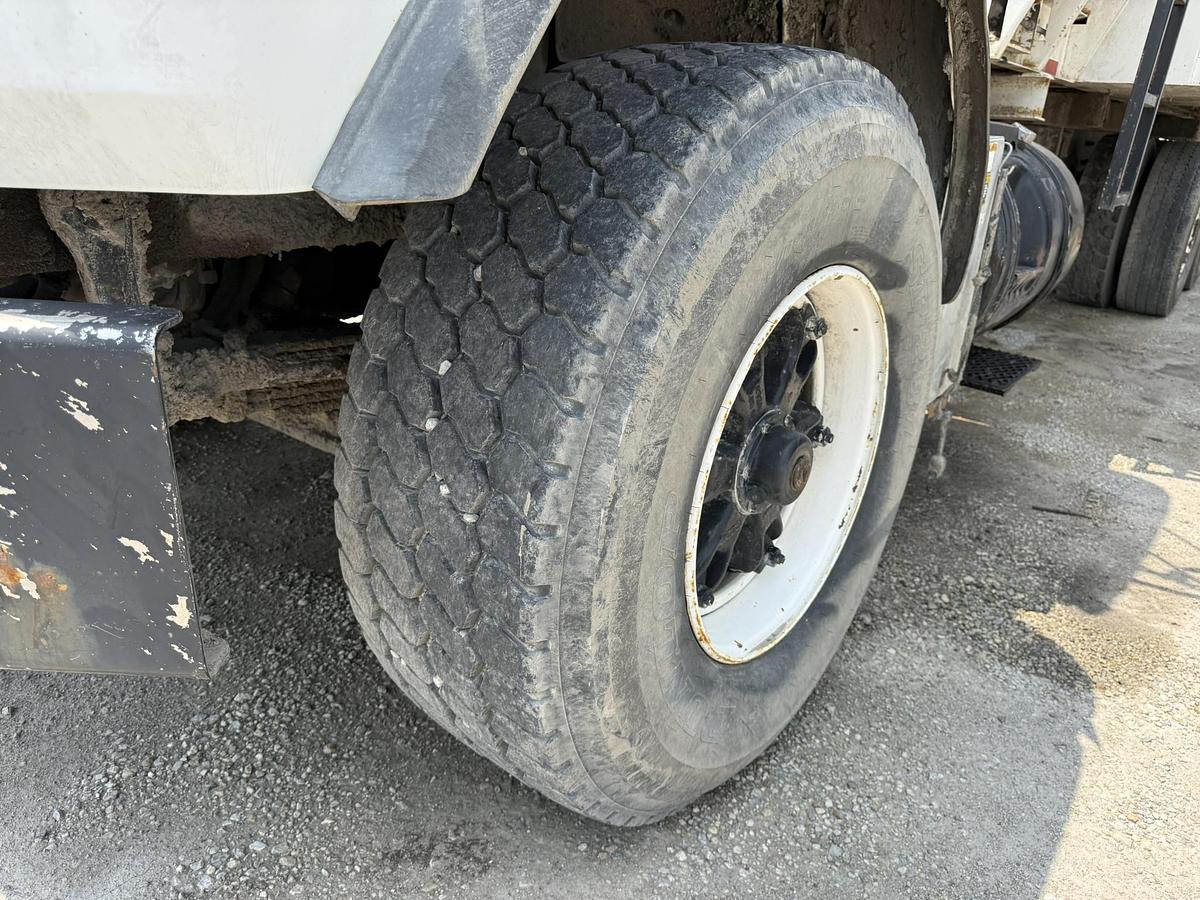 Used 1999 Mack Potato Bulk Box On Mack Truck