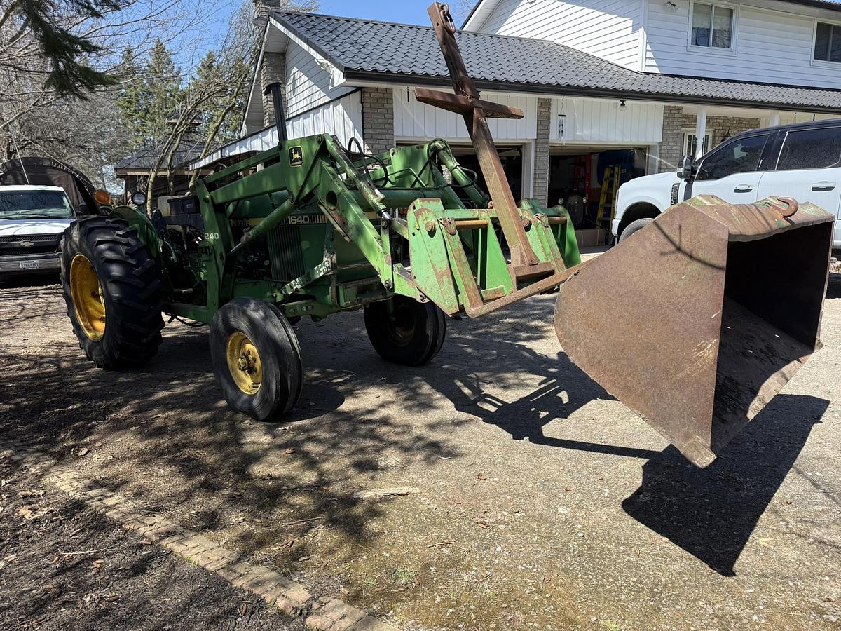 Used 1985 John Deere 1640 Loader Tractor