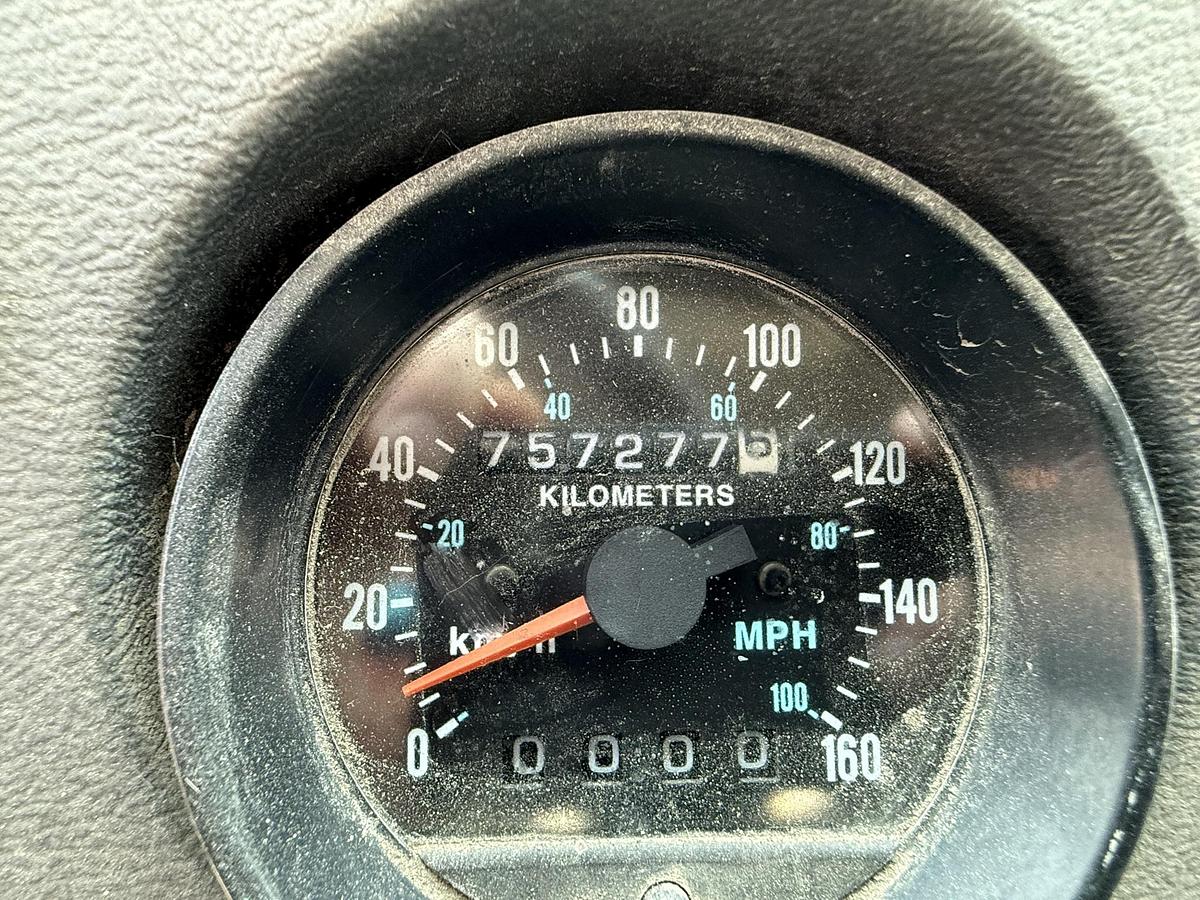 Used 1999 Mack Potato Bulk Box On Mack Truck