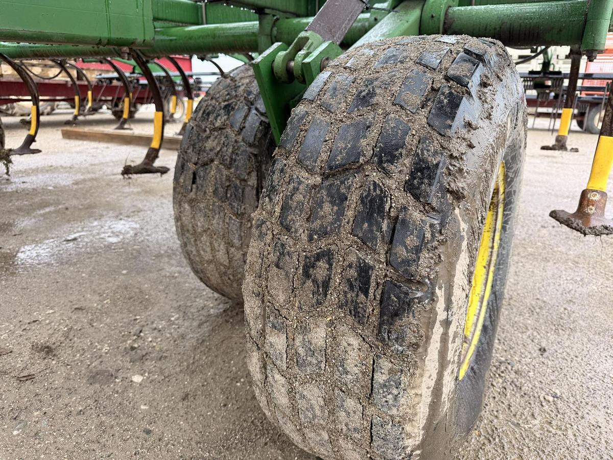 Used John Deere 985 49'5" 5 Section Cultivator