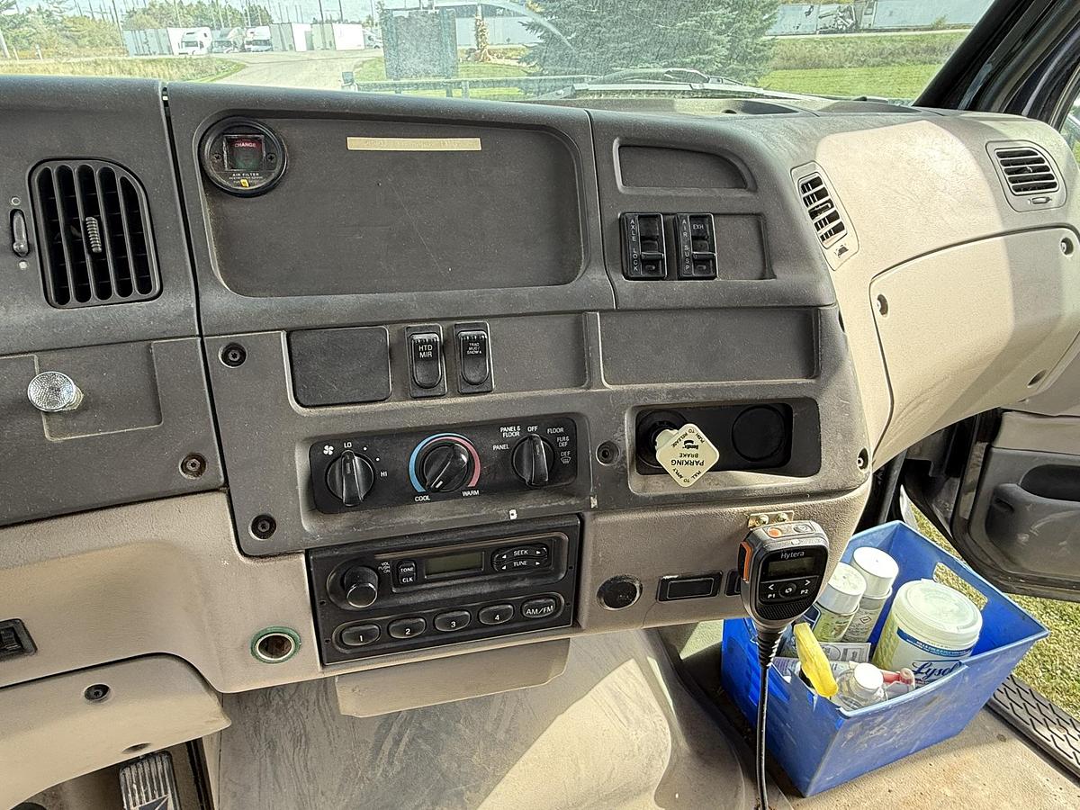 Used 2003 Sterling Willmar 16 Ton Seed Tender