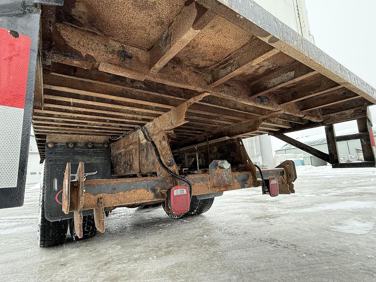 Used 2007 Freightliner Business Class M2, Cat C11, 10 SPeed, 26' Van Body