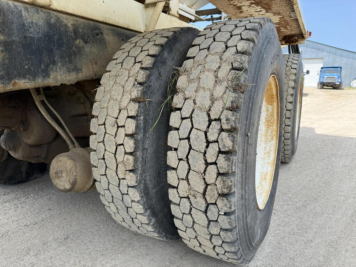 Used 1995 International Adam's 16 Ton Side Shooter Tender Box