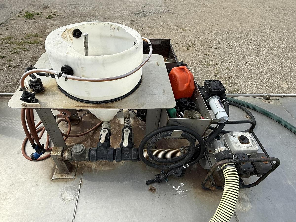 Used 1988 Western Star Stainless 3000 Gallon Water Truck, 400 Cummins, Eaton 15 SPD