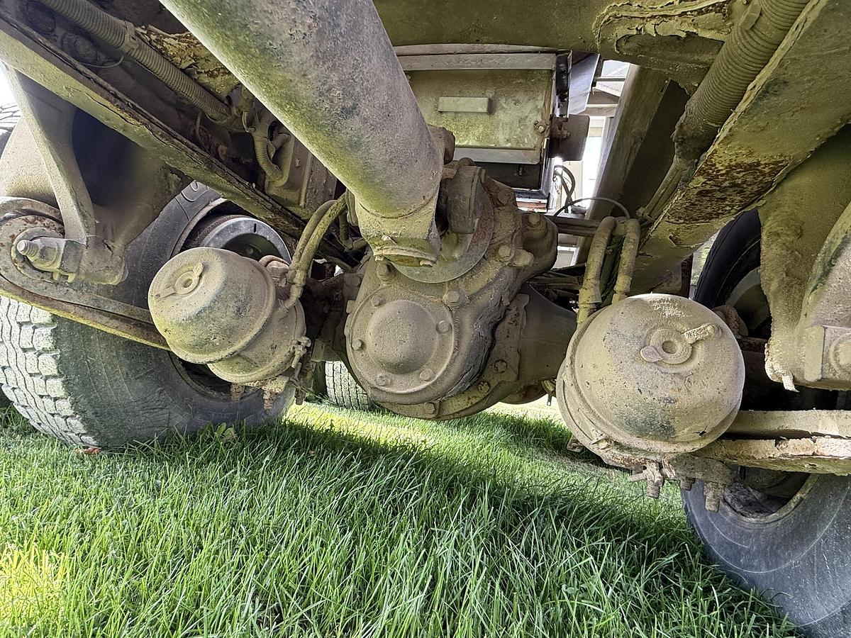 Used 2003 Sterling Willmar 16 Ton Seed Tender