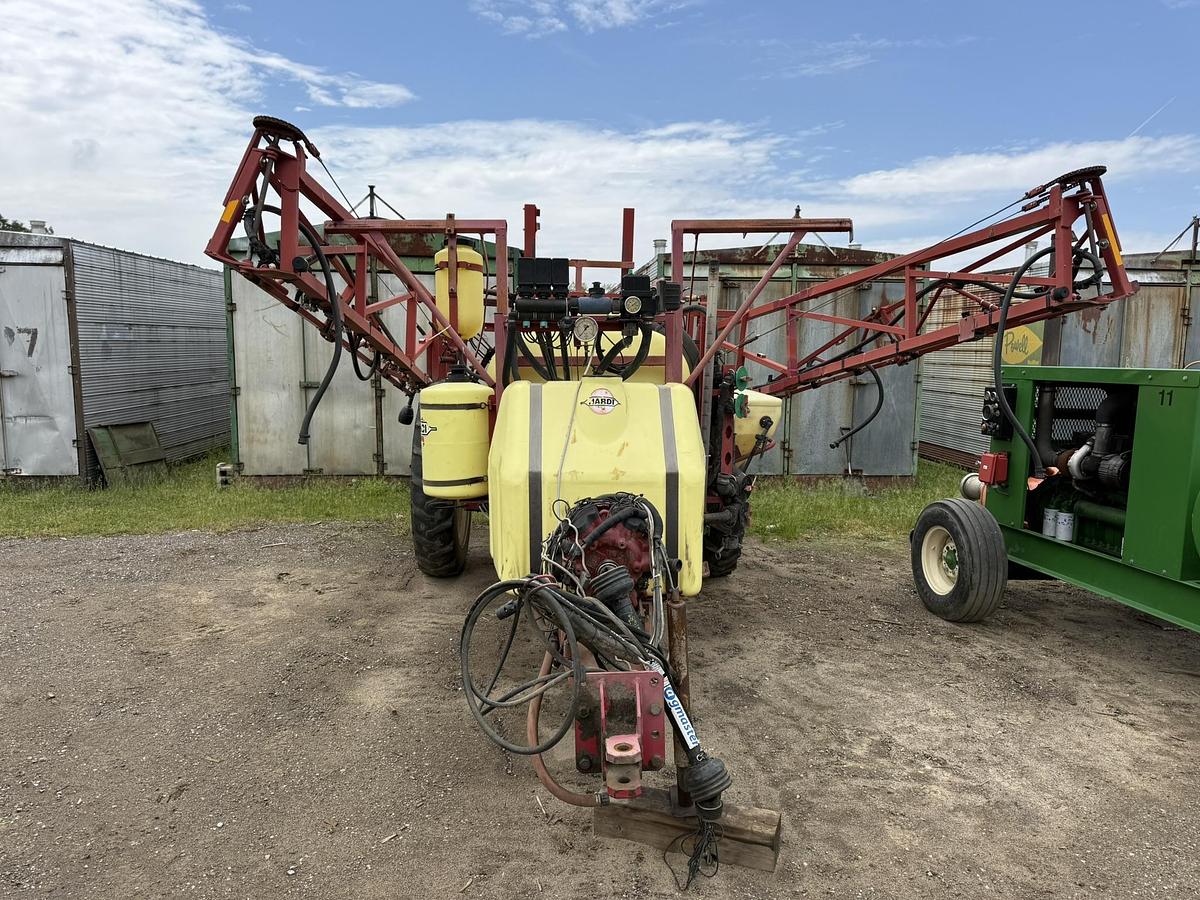 Used Hardi NAV550M Pull-Type Sprayer, 60', 550 Gallon, Eductor, Rise Tank