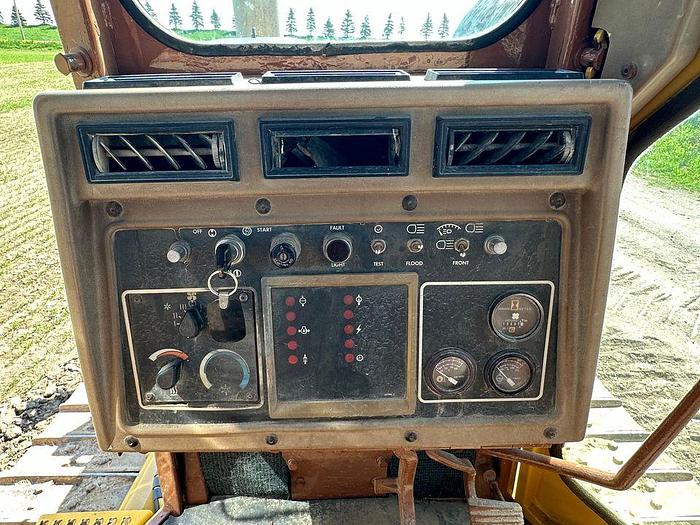 Used Sold  · 1993 Caterpillar d5h high track dozer 6 way blade