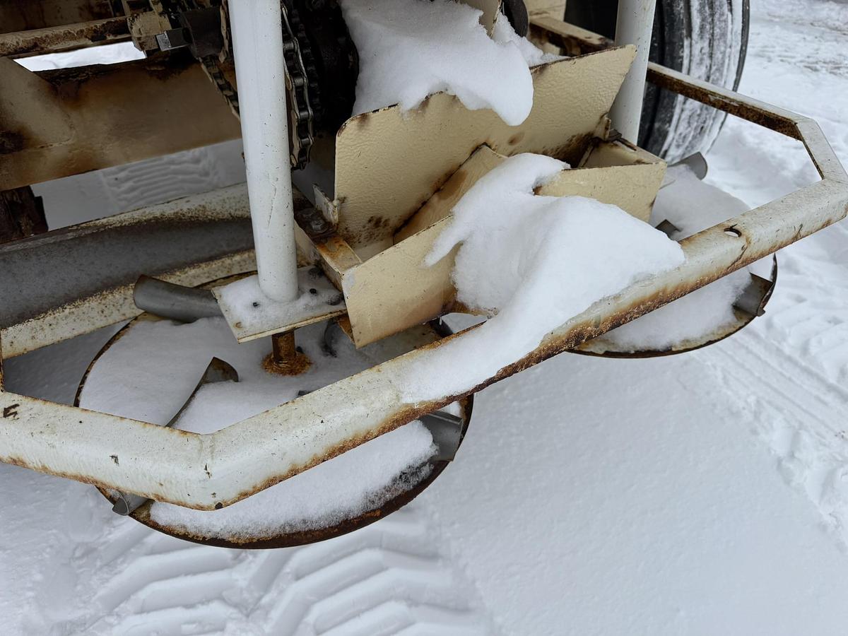 Used Willmar Super 800, 8 ton, Float Tires, Stainless Hopper