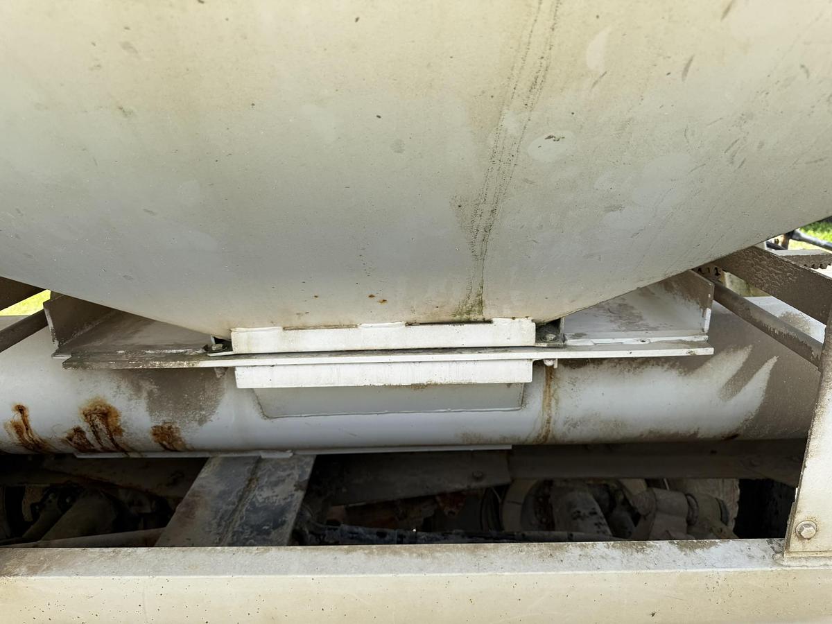 Used 1995 International Adam's 16 Ton Side Shooter Tender Box