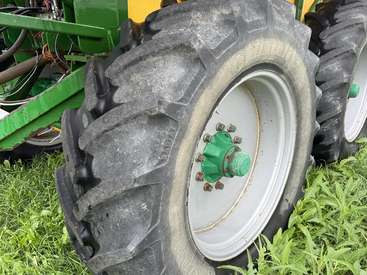 Used Redball 690, 2000 Gallon, 120' Boom,