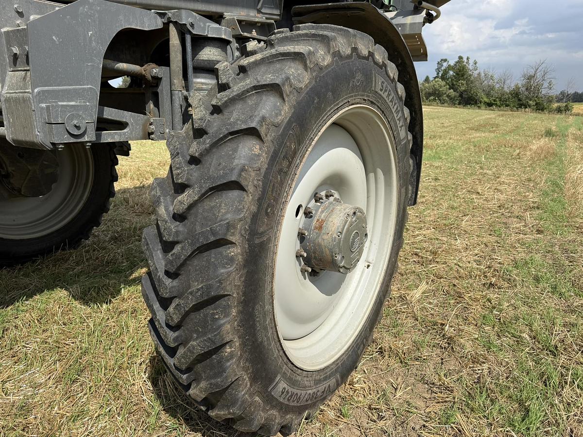 Used Agco 1100C, Amazone Zg-TS 100001 Speader