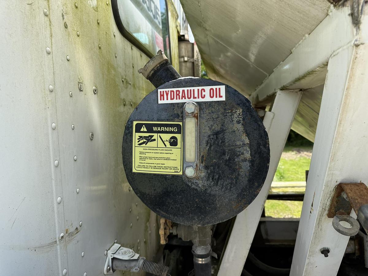 Used 1995 International Adam's 16 Ton Side Shooter Tender Box