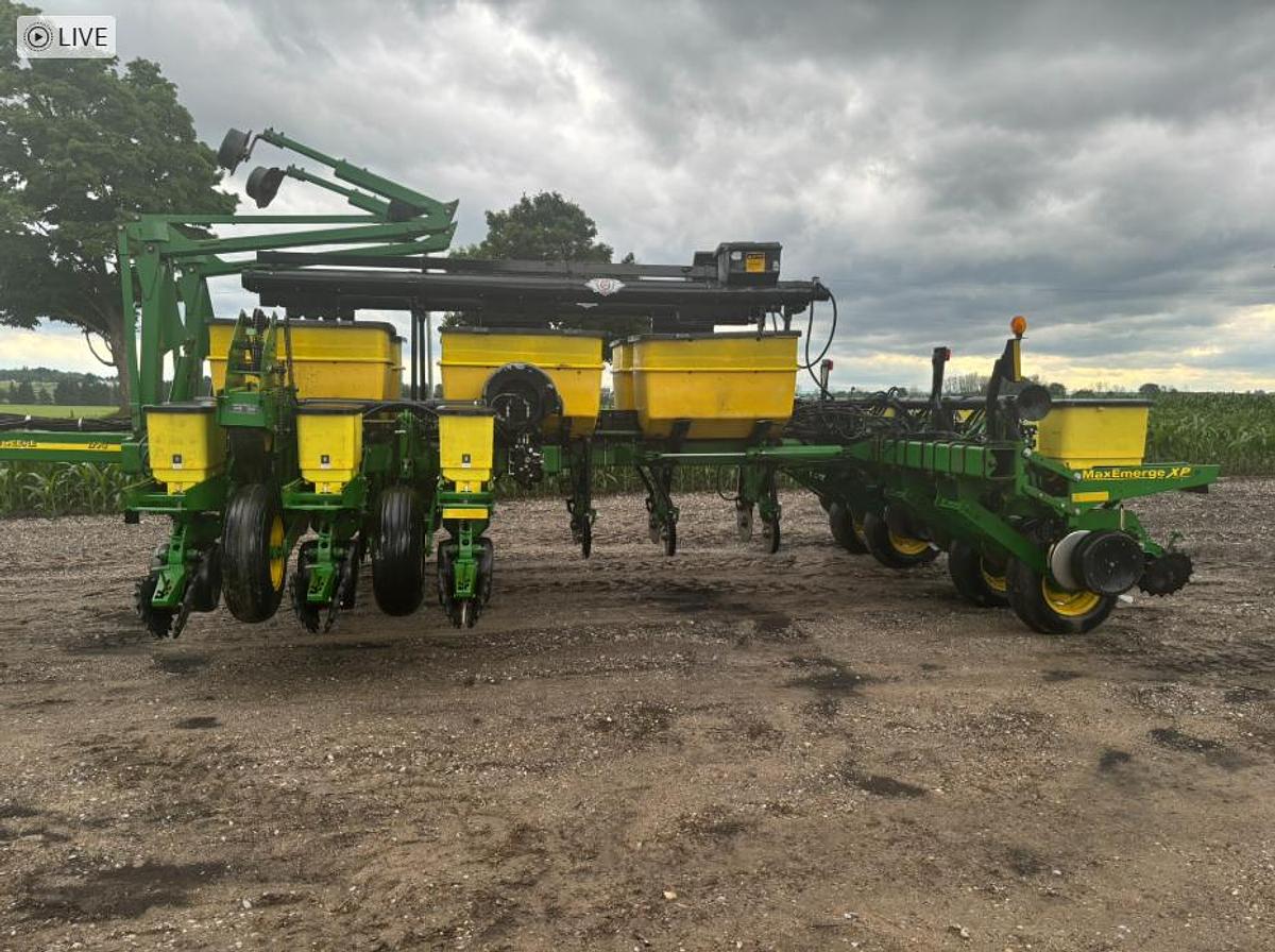 Used 2005 John Deere 1770, Markers, Dry Fert, Precision, V-Drive