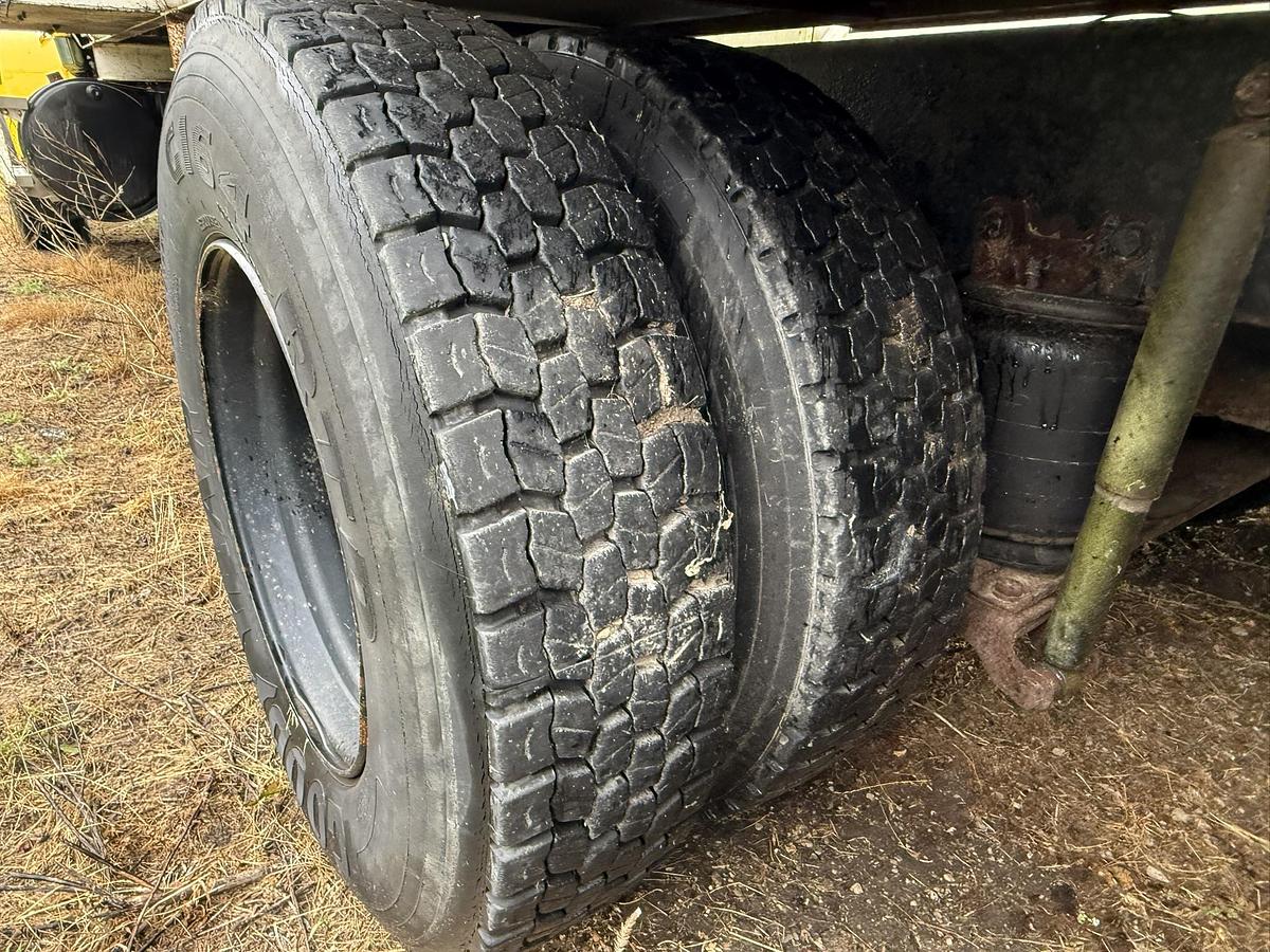 Used Western Star Cat 3406 8LL Eaton Alliston Machinery 24' Bulk Box