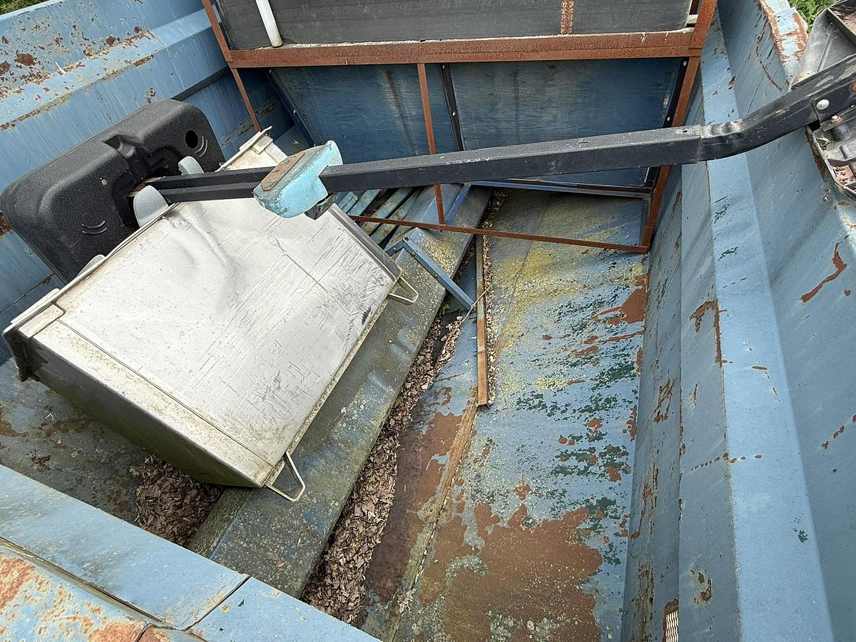 Used Alliston Machinery 500 CWT (25 ton) Hopper