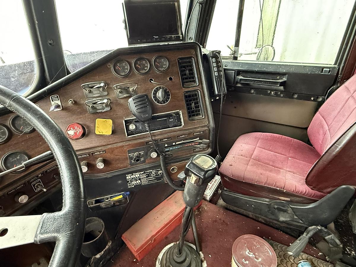 Used Freightliner Cat 350, 8LL Alliston Machinery Box