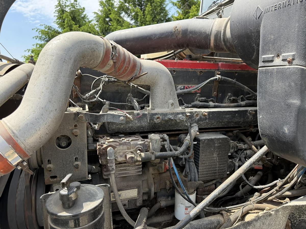 Used 1995 International Adam's 16 Ton Side Shooter Tender Box