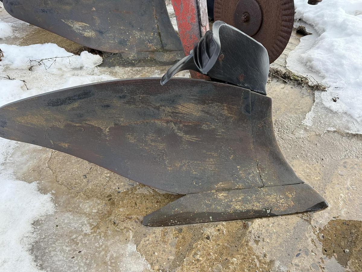 Used International 710 5 Furrow Plough