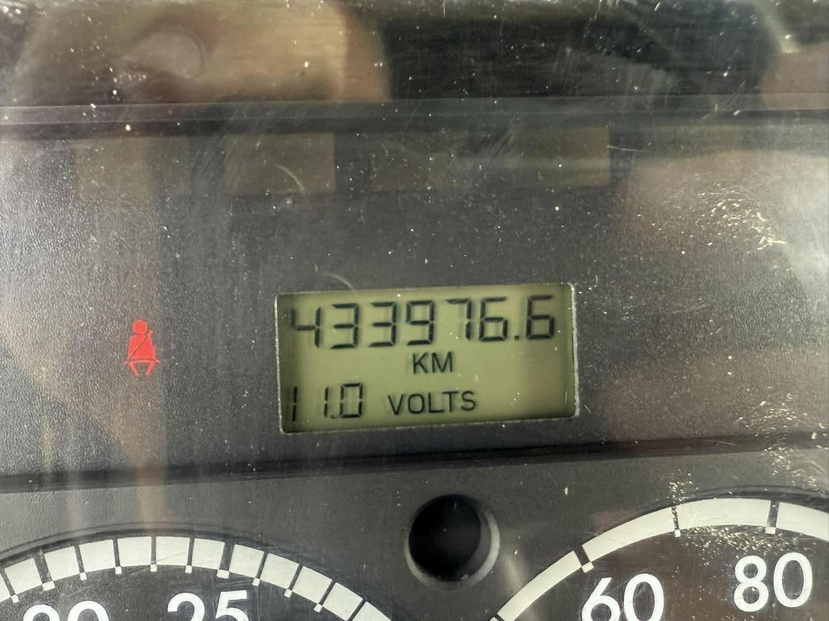 Used 2003 Sterling Willmar 16 Ton Seed Tender