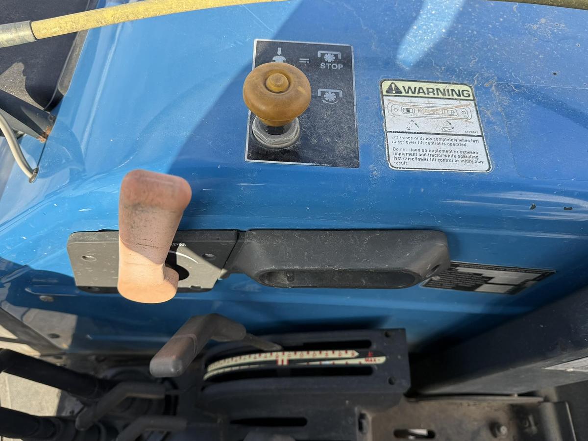 Used 1999 New Holland TL70, Turf and Ag Tires, Raven Guidance and Light Bar