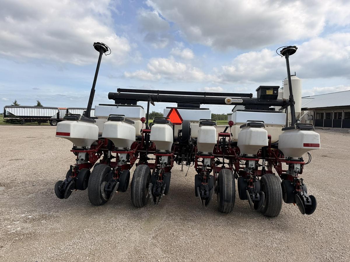 Used 2005 White 8106 6 Row Corn Planter, Precision Row Units
