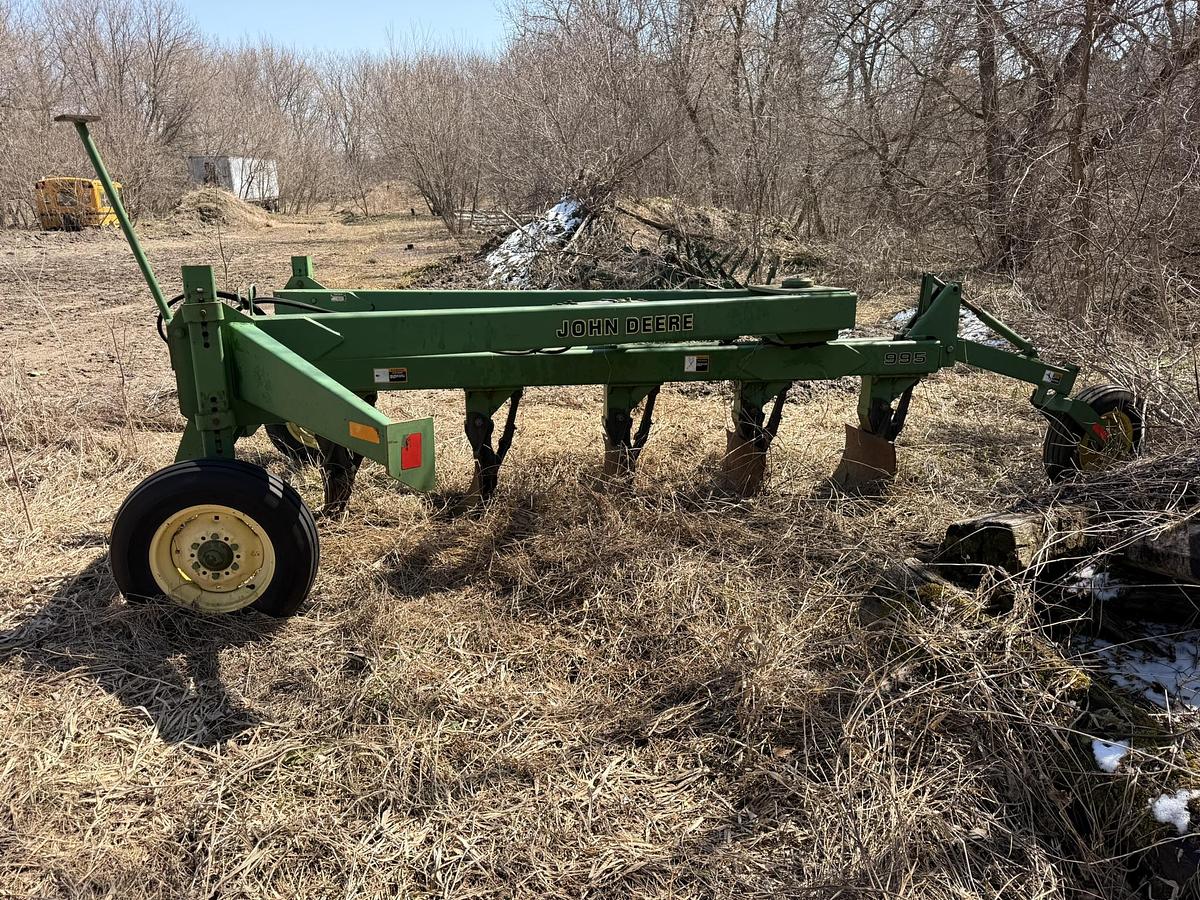 Used John Deere 995 5 Furrow Plow