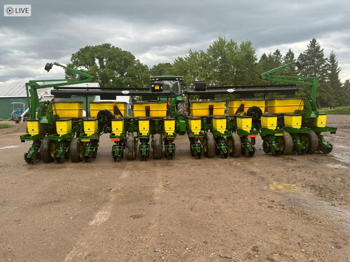 Used 2005 John Deere 1770, Markers, Dry Fert, Precision, V-Drive