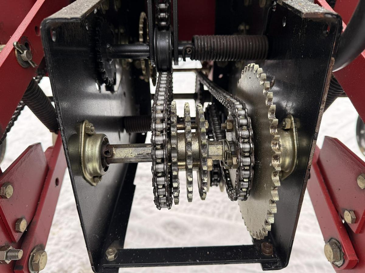 Used 2005 White 8106