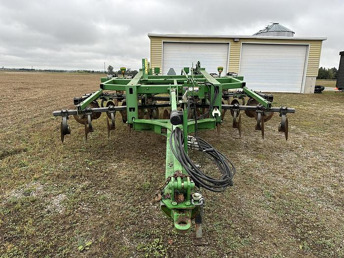 Used John Deere 2700 7 Shank Disk Ripper