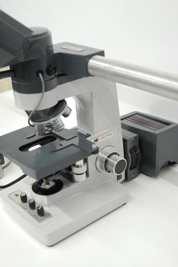 Used AO American Optical One-Twenty Teaching Microscope W/ 4x 10x 40x 100x Objectives, Power Supply, MORE