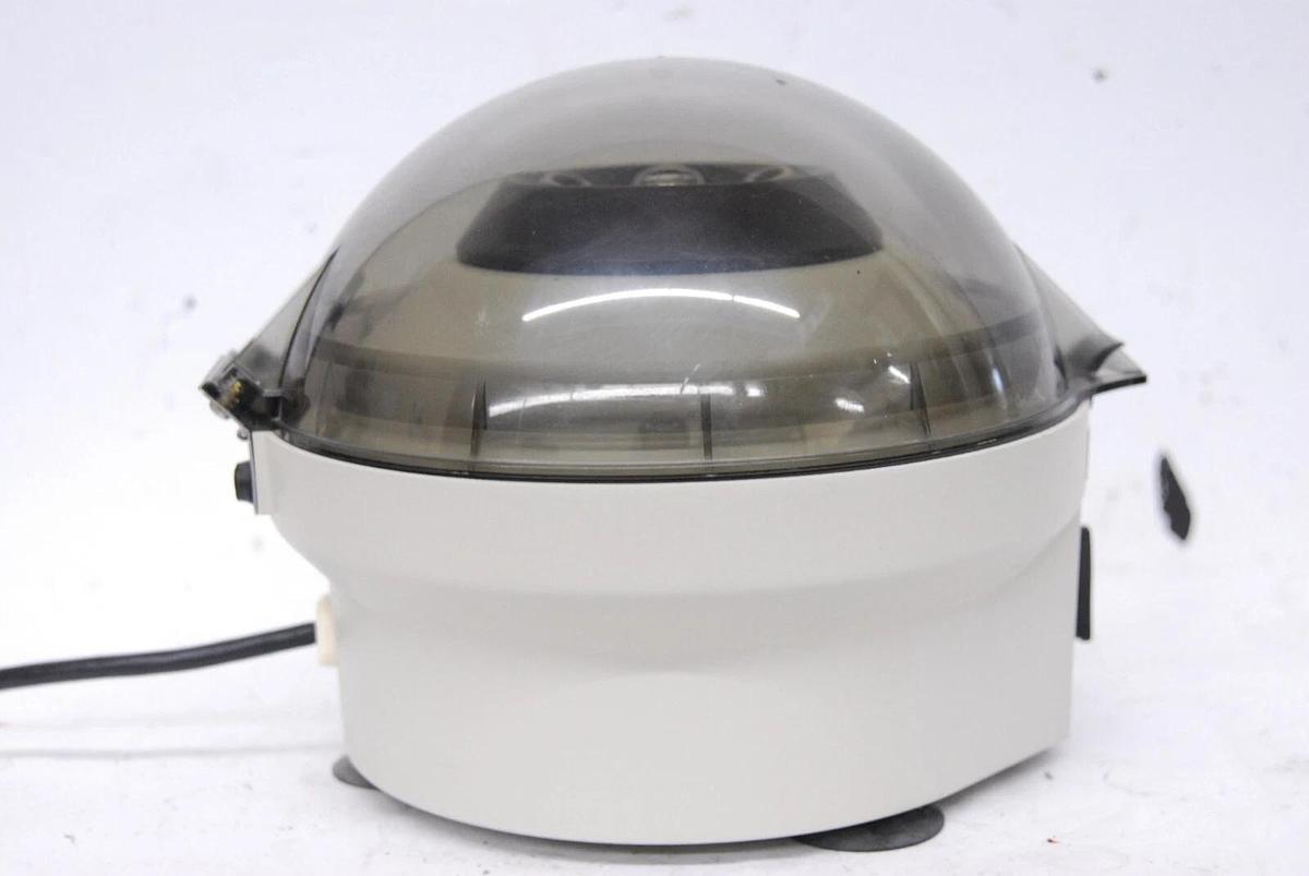 Used Clay Adams 420225 Compact II Centrifuge (Roche 0231) W/ 6-Place Rotor 3200 RPM