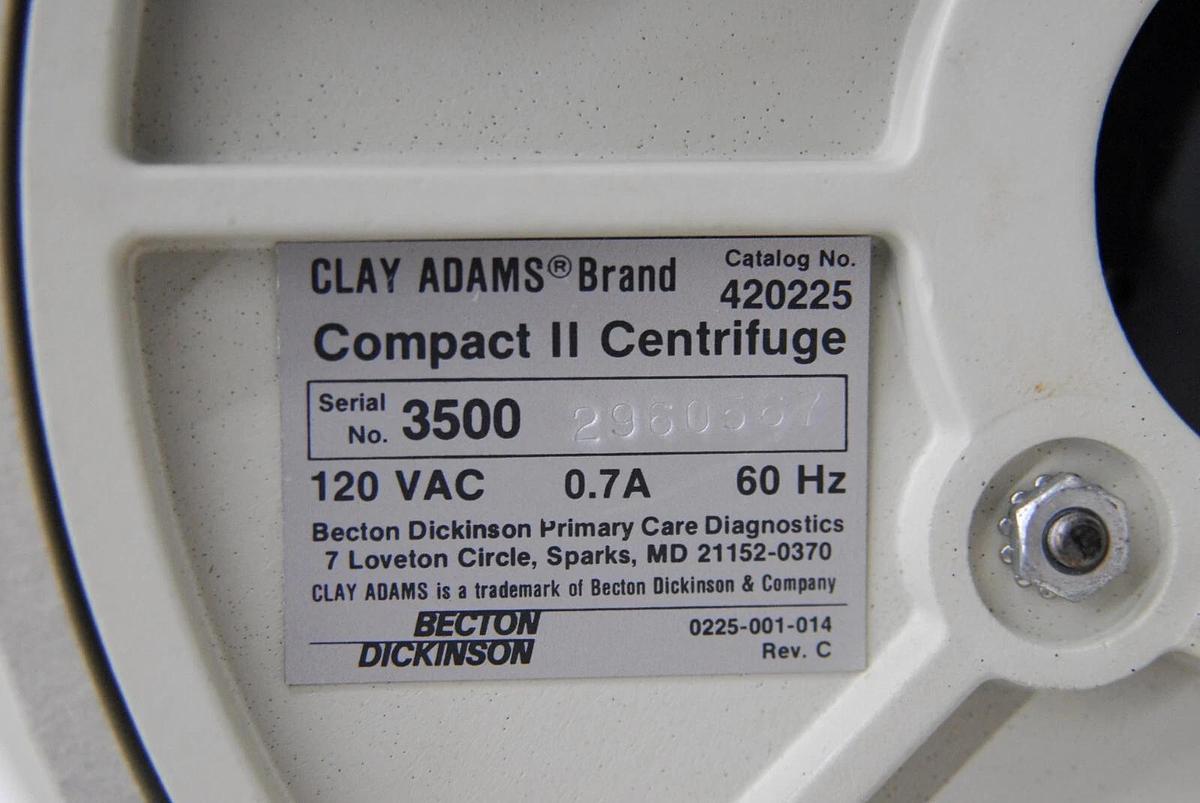 Used Clay Adams 420225 Compact II Centrifuge (Roche 0231) W/ 6-Place Rotor 3200 RPM
