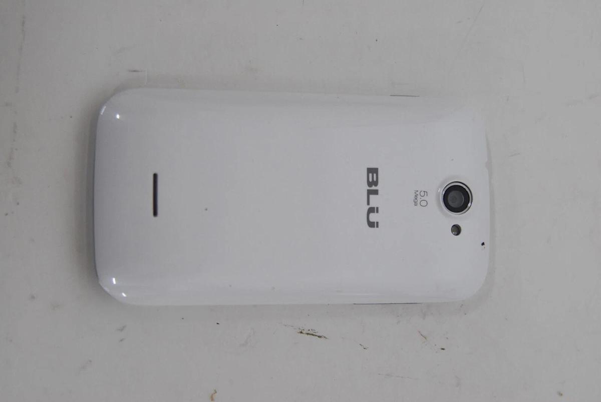 Used BLU Advance 4.0 A270A - 4GB - White, Dual Sim Slots (Unlocked) Smartphone 848958008286