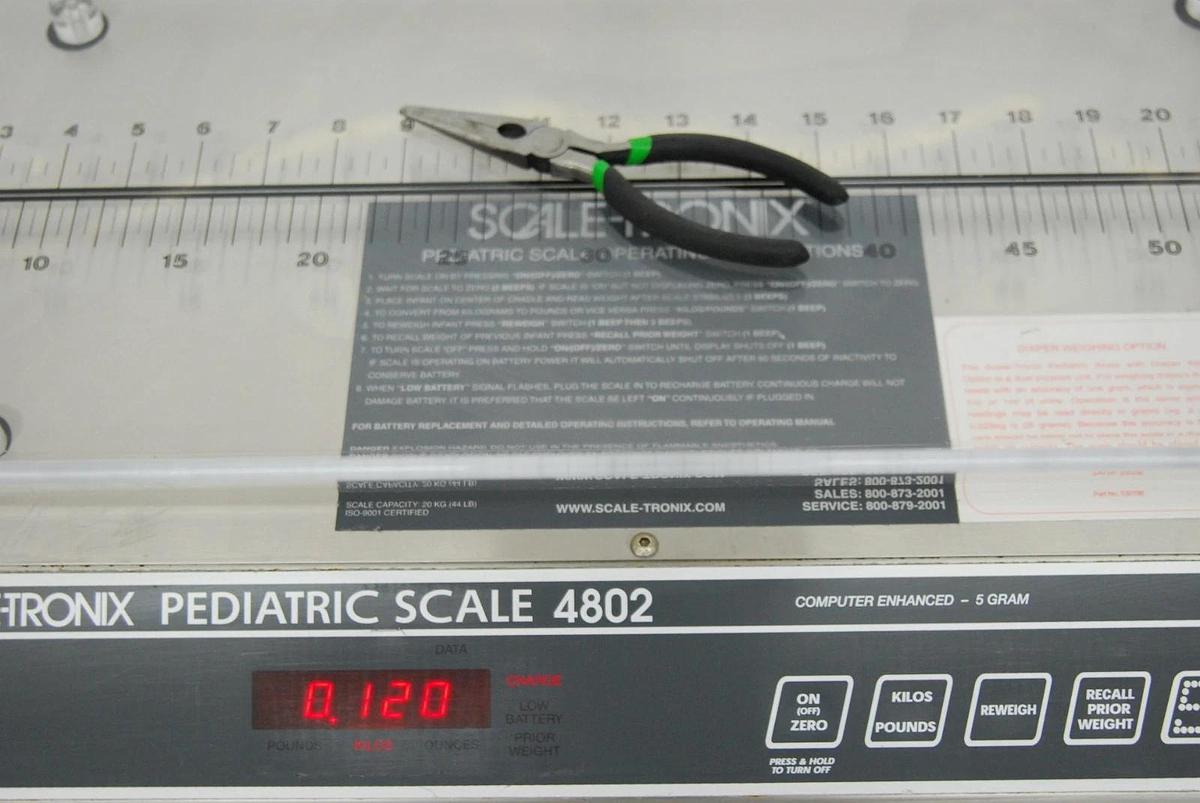Used Scale-Tronix 4800 4802 Pediatric Scale W/ Acrylic Cradle